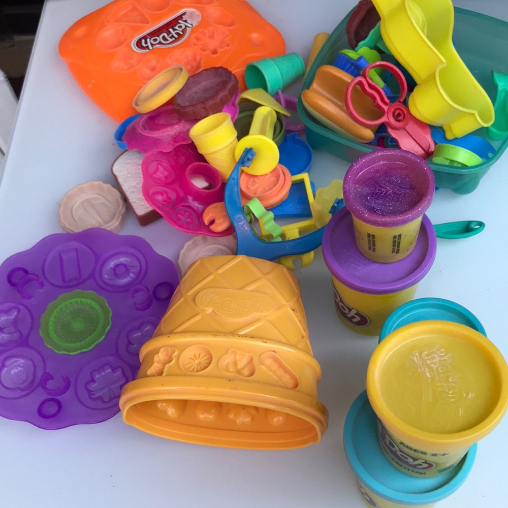Playdoh  34+ Colorful Shape and Mold Set